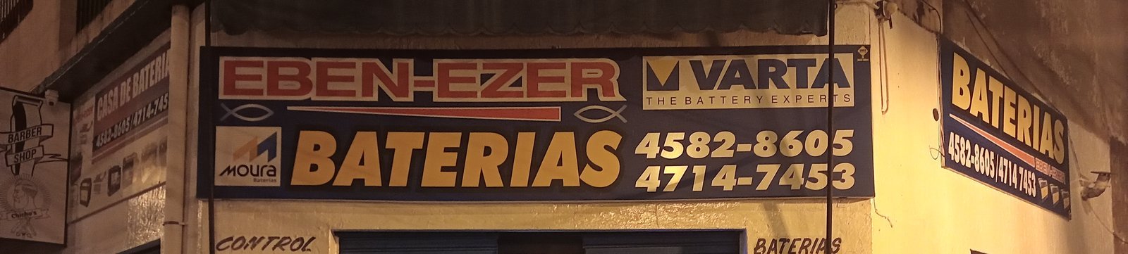 Cartel de Baterías Eben-ezer con marcas Varta y Moura en Virreyes, San Fernando